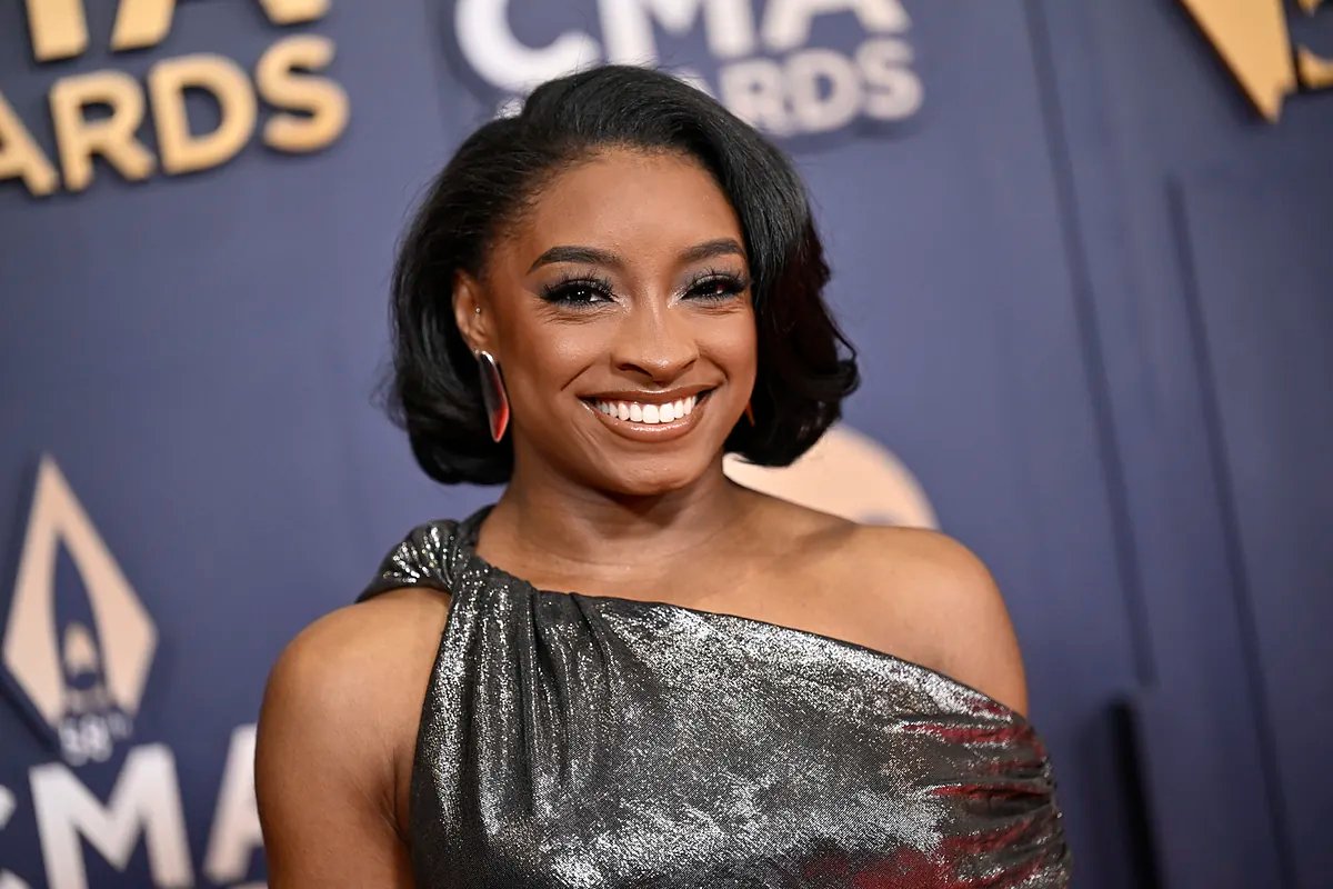 Simone Biles is not liked by everyone and is accused of giving a disrespectful look to George Strait's wife